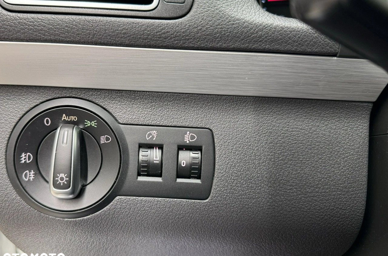 Volkswagen Touran cena 42900 przebieg: 193000, rok produkcji 2015 z Zwierzyniec małe 562